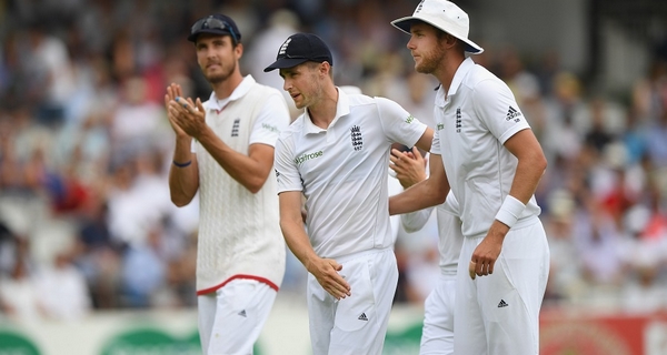 Best bowling figures in England vs Pakistan Tests Chris Woakes