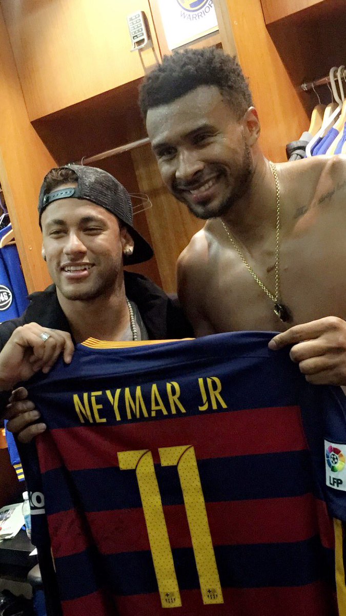 Neymar swaps shirt