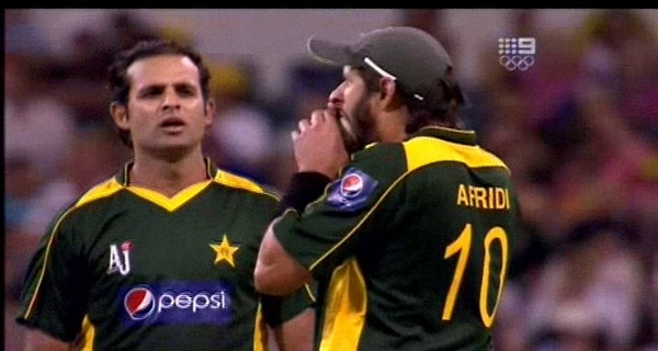 Shahid Afridi’s ball biting incident cricket controversies
