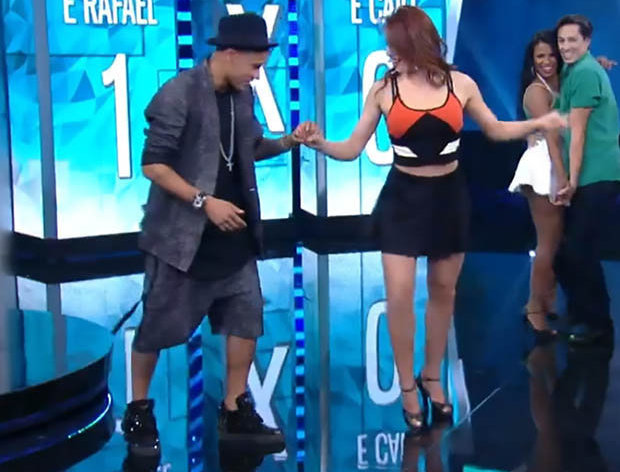 Neymar shows dancing skills